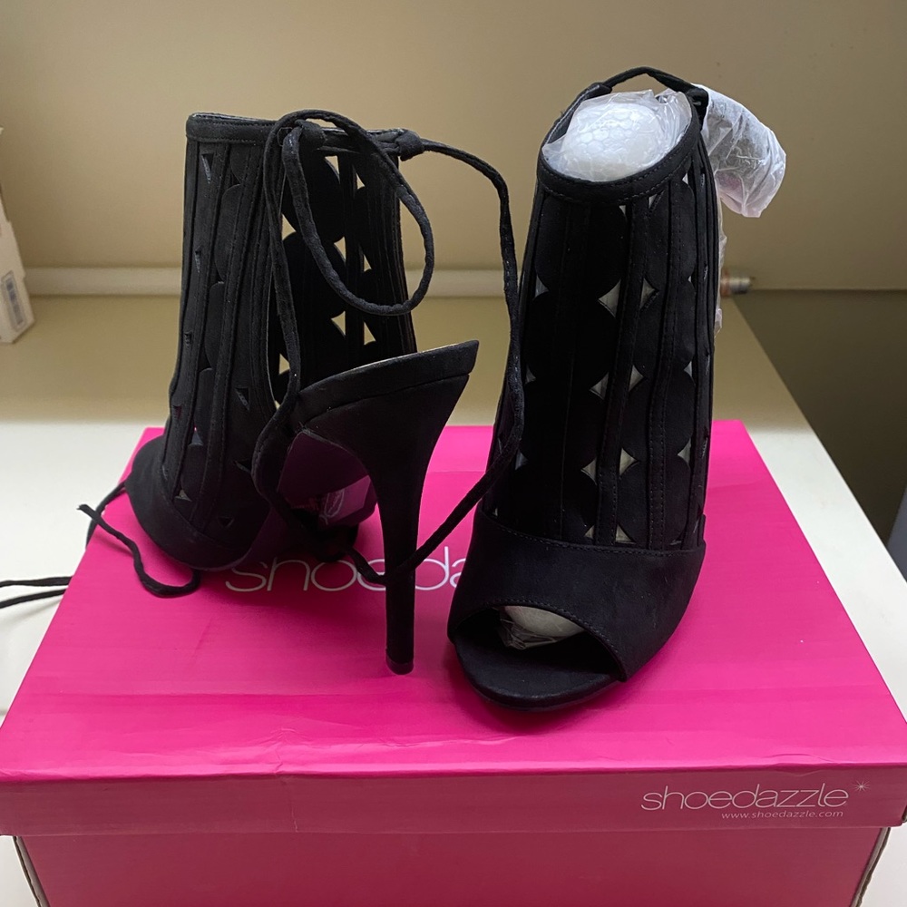 Just Fab Black Sandal New in Box size 6 1/2 - Picture 1 of 3